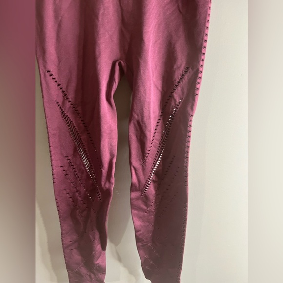 Victoria sport high rise seamless tight size medium - Picture 5 of 10